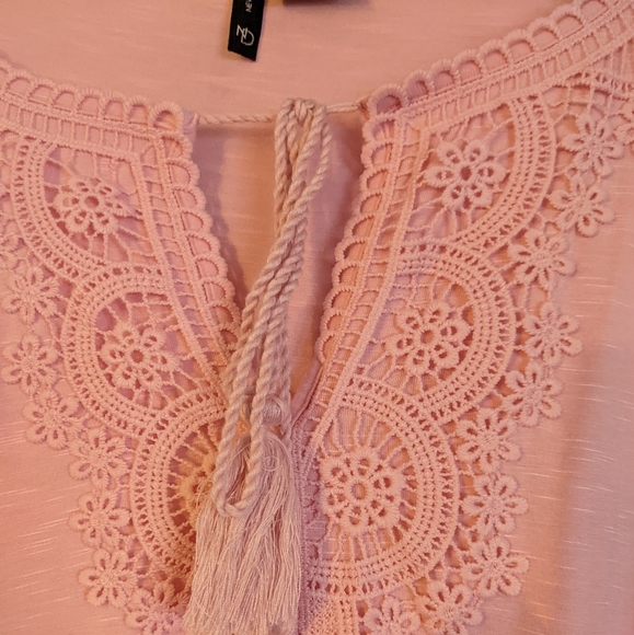 New Directions top, beautiful pastel pink color. - Picture 3 of 4